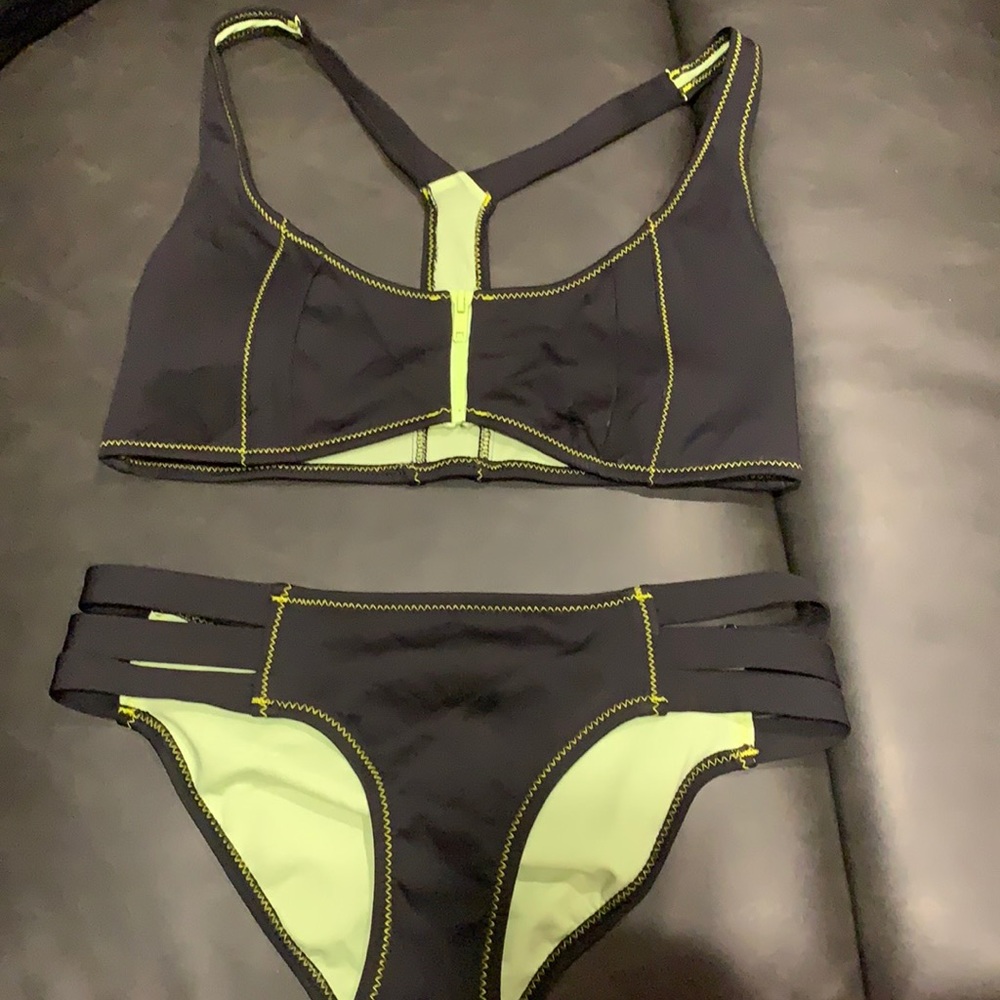 neon green and black zip up bikini!